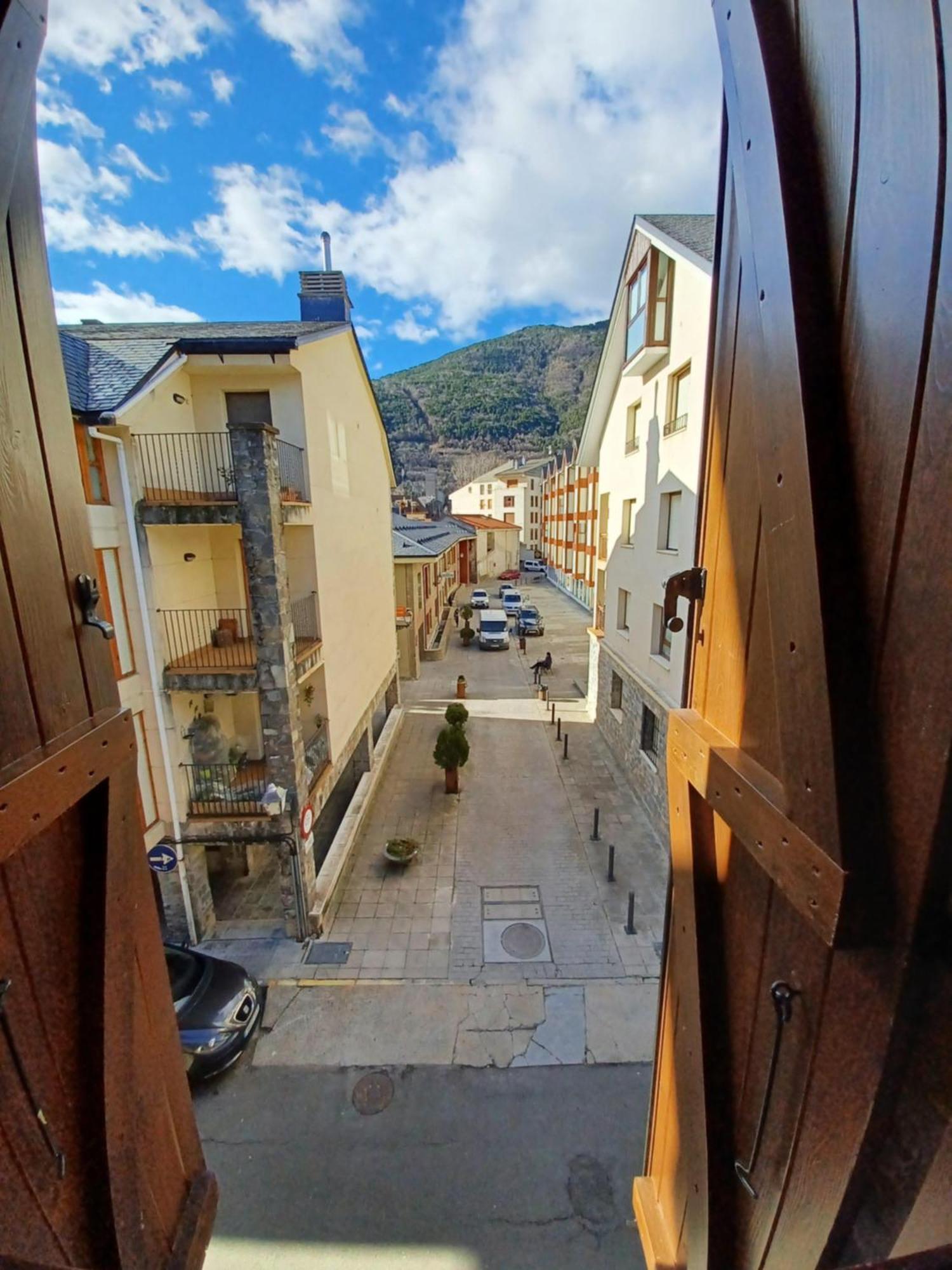 Апартаменты En El Pleno Centro De Biescas Con Garaje, Ascensor Y Wifi Экстерьер фото